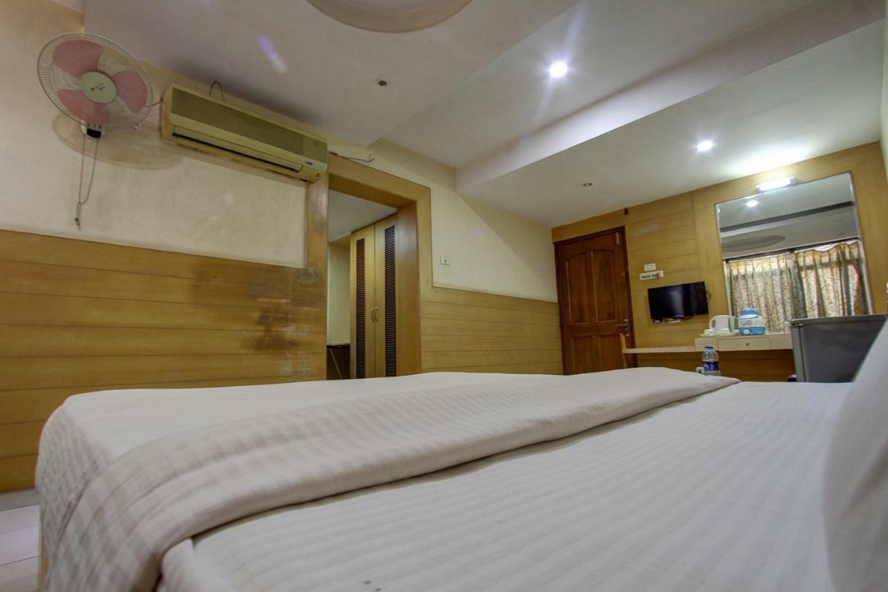 Hotel Rajsangam International 바다미 외부 사진