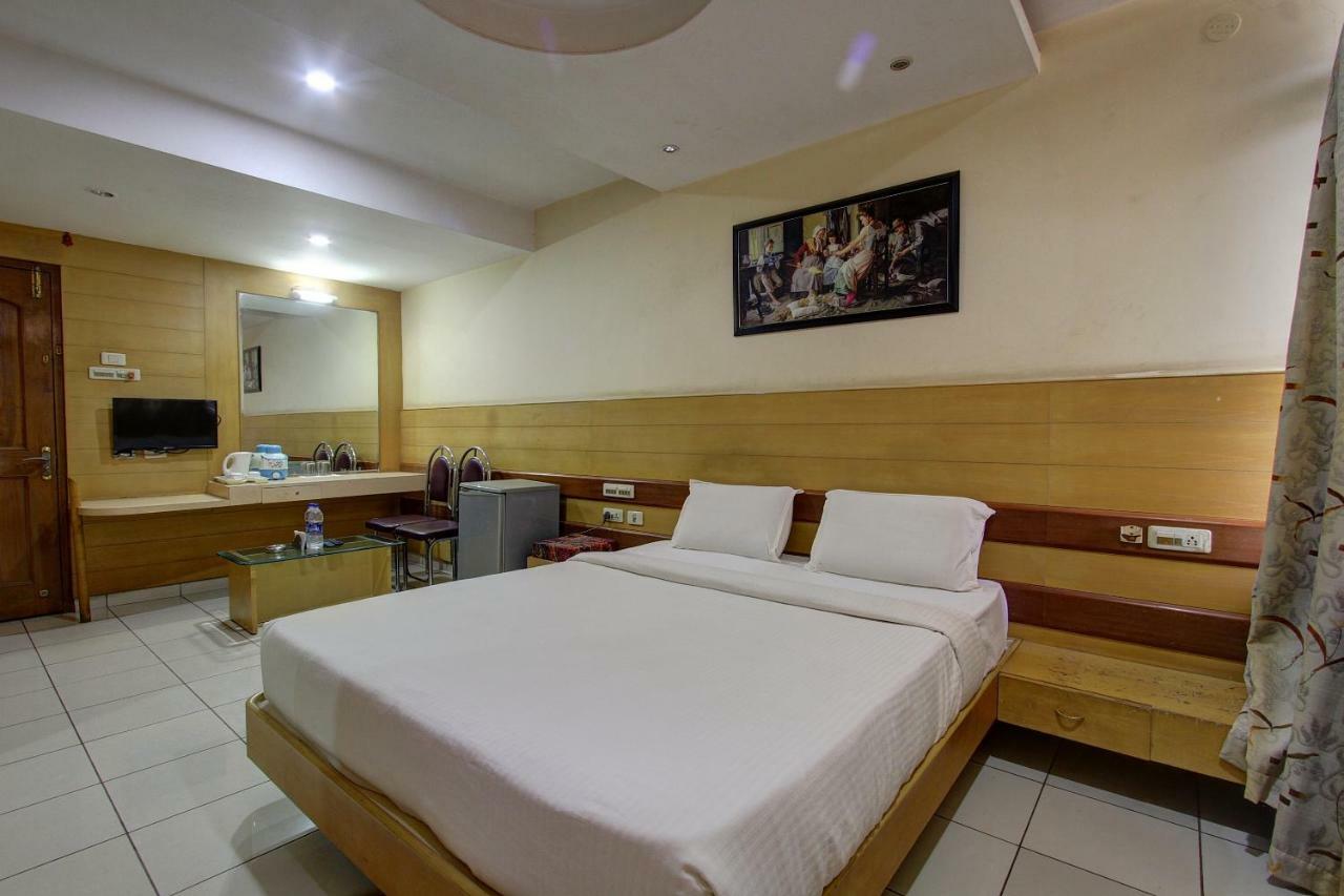 Hotel Rajsangam International 바다미 외부 사진