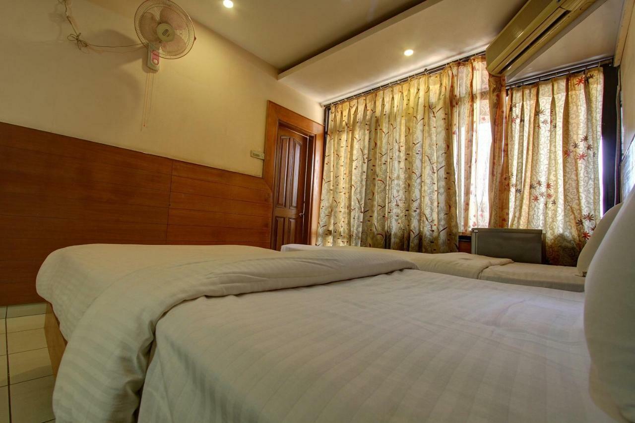 Hotel Rajsangam International 바다미 외부 사진