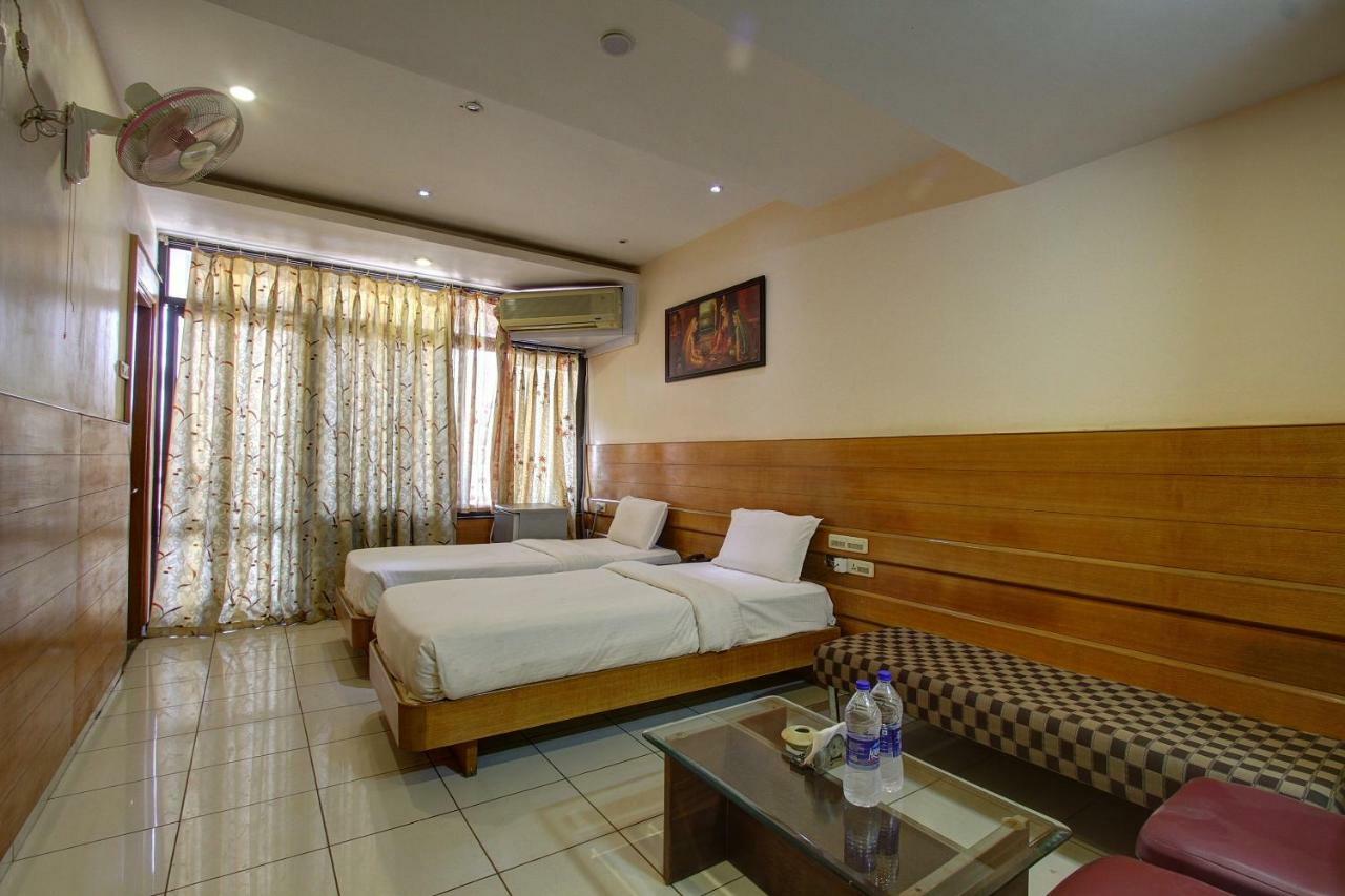 Hotel Rajsangam International 바다미 외부 사진