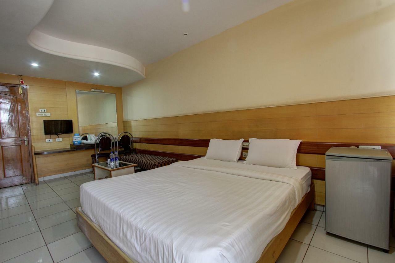 Hotel Rajsangam International 바다미 외부 사진