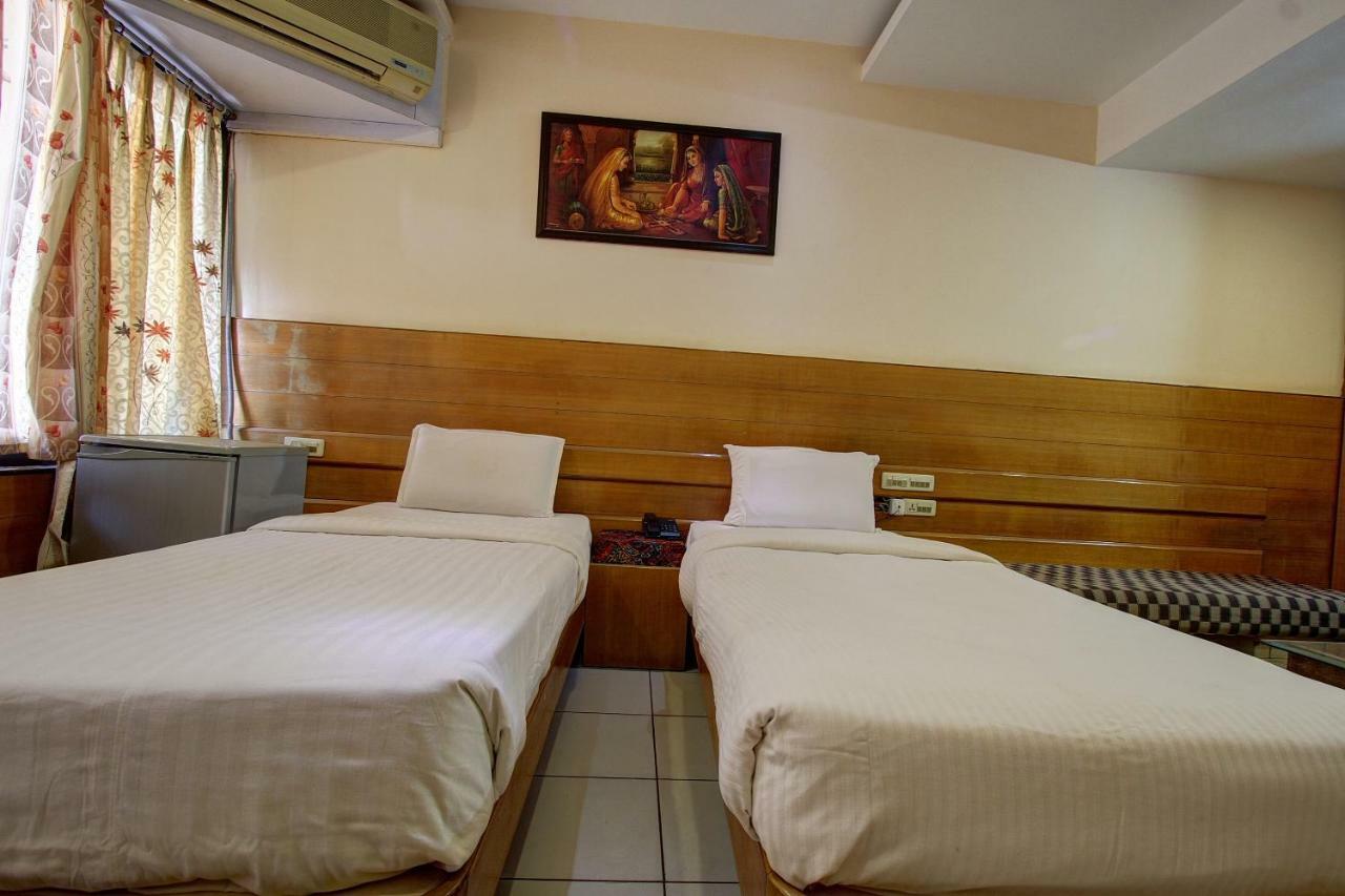 Hotel Rajsangam International 바다미 외부 사진